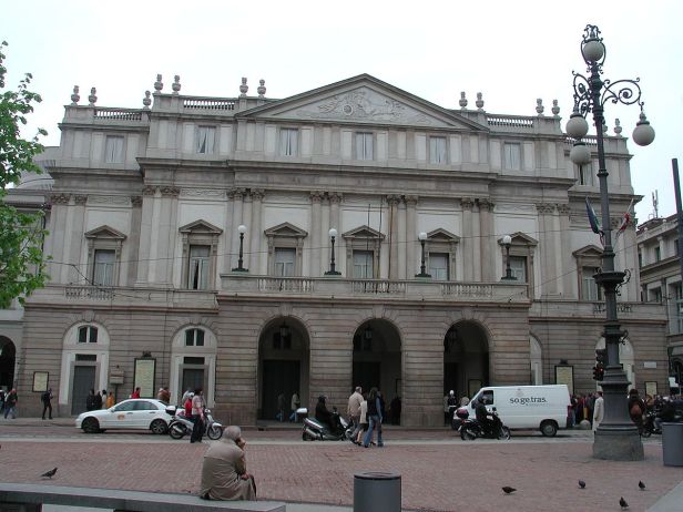 1200px-Milano_scala_2005